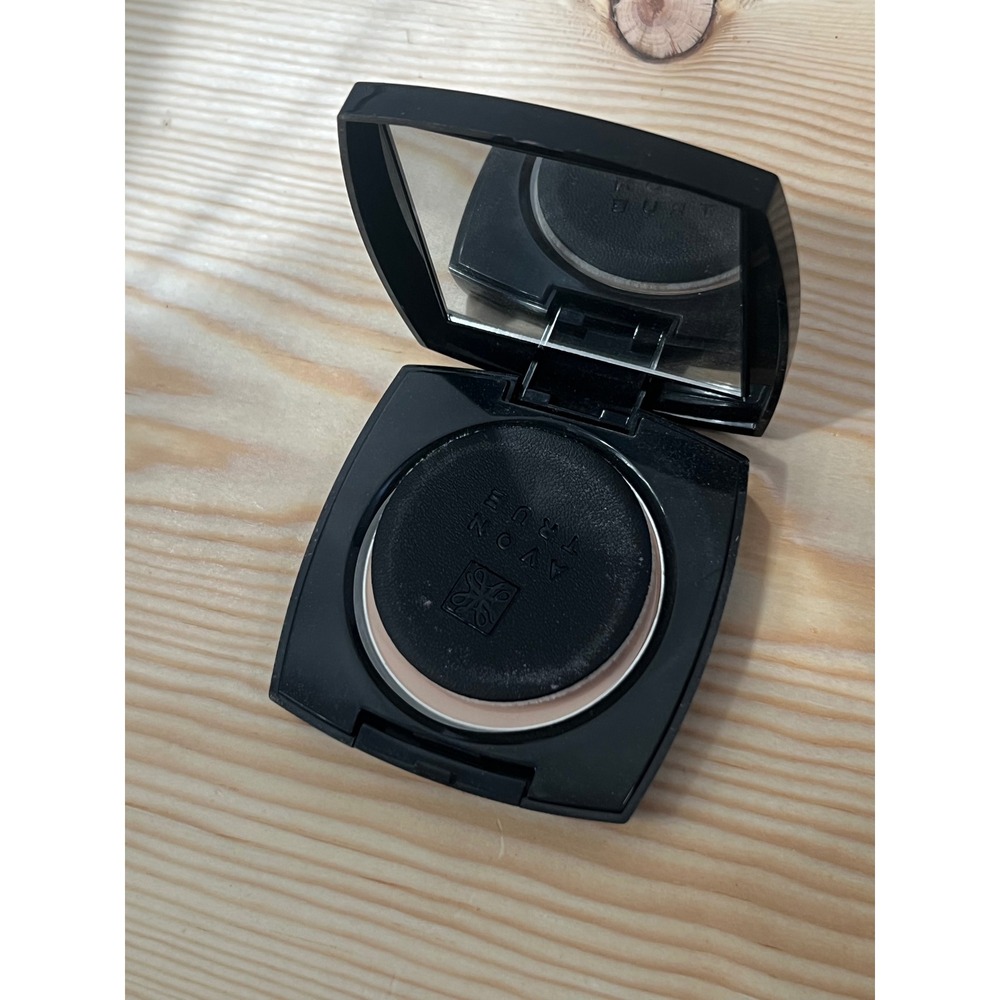 Avon True Color Flawless Mattifying Pressed Powder Light F0877 Matte Compact